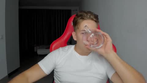 Snapshot of gym_alpha chatting on October 22, 2025, 8:41 pm Oliver online show from October 22, 2025, 8:41 pm