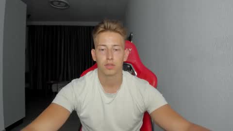 Snapshot of gym_alpha chatting on November 4, 2025, 7:46 pm Oliver online show from November 4, 2025, 7:46 pm