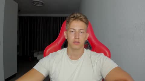 Snapshot of gym_alpha chatting on November 5, 2025, 9:15 pm Oliver online show from November 5, 2025, 9:15 pm