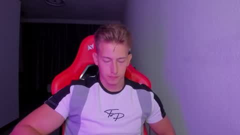 Snapshot of gym_alpha chatting on November 7, 2025, 8:53 pm Oliver online show from November 7, 2025, 8:53 pm