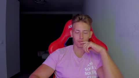 Snapshot of gym_alpha chatting on November 14, 2025, 12:20 am Oliver online show from November 14, 2025, 12:20 am