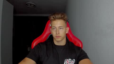 Snapshot of gym_alpha chatting on November 23, 2025, 9:47 pm Oliver online show from November 23, 2025, 9:47 pm