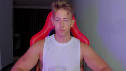 Snapshot of gym_alpha chatting on November 25, 2025, 7:36 pm Oliver online show from November 25, 2025, 7:36 pm