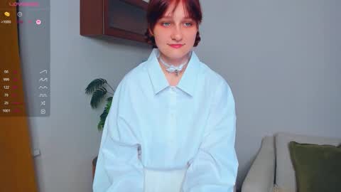 Kelly  Lilly online show from September 17, 2025, 6:53 pm