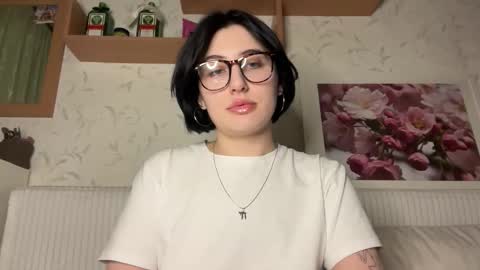 Helga online show from October 27, 2025, 5:06 pm