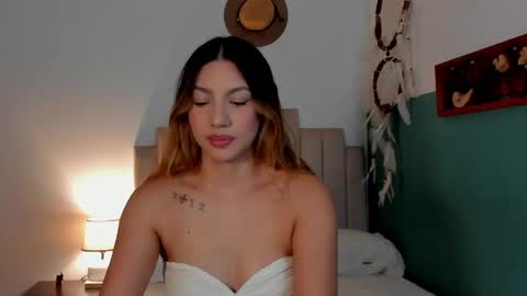Snapshot of h3y_mia3 chatting on May 25, 2026, 3:23 am Paulina online show from May 25, 2026, 3:23 am