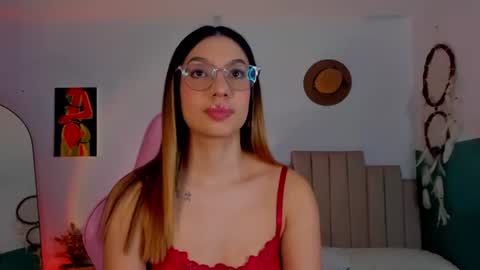 Snapshot of h3y_mia3 chatting on August 2, 2026, 3:16 am Paulina online show from August 2, 2026, 3:16 am