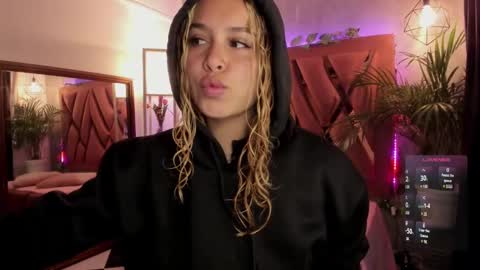 Snapshot of haelycute chatting on February 11, 2025, 11:21 am Haely online show from February 11, 2025, 11:21 am