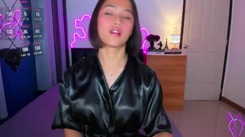 Snapshot of hailee_delevinge chatting on April 12, 2026, 11:43 pm eurasian girl andrea online show from April 12, 2026, 11:43 pm