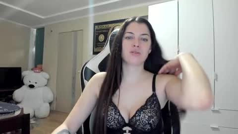 Snapshot of hailey_beauty chatting on November 16, 2025, 9:31 pm Sk pe Anya388109 online show from November 16, 2025, 9:31 pm