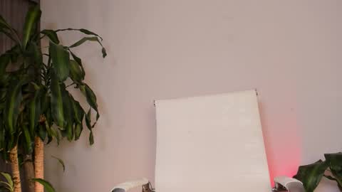 Hailey online show from October 20, 2025, 3:29 am