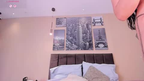 Snapshot of hailey_foxxx chatting on September 20, 2025, 12:11 am laura online show from September 20, 2025, 12:11 am