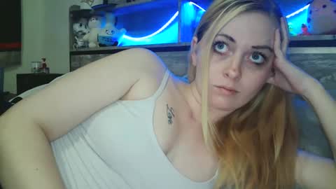 Snapshot of haileyakuma69 chatting on February 11, 2025, 11:54 pm Hailey and d online show from February 11, 2025, 11:54 pm