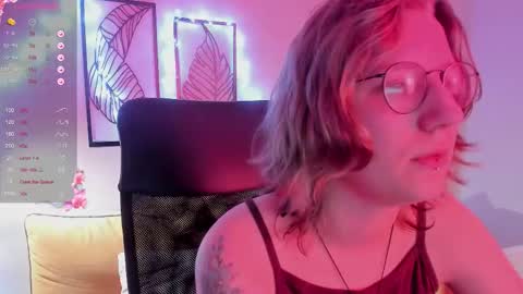 Snapshot of haileyfoxy chatting on November 22, 2025, 9:19 am Hailey online show from November 22, 2025, 9:19 am