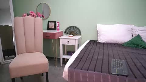 Hailey online show from September 30, 2025, 3:11 am