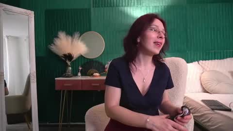 Snapshot of haileymoon85 chatting on June 1, 2026, 3:41 am Hailey online show from June 1, 2026, 3:41 am