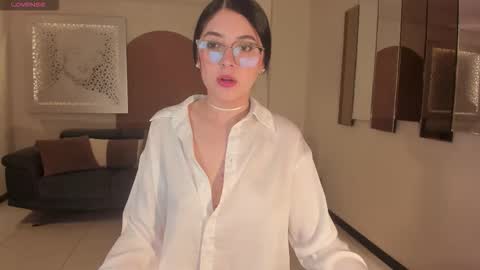 Hailey online show from December 5, 2025, 12:03 pm