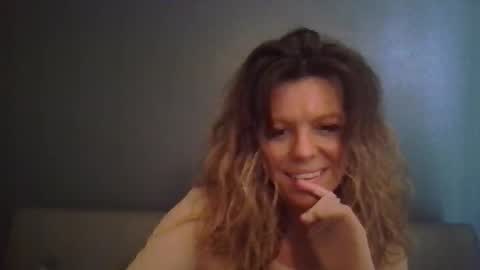 Hailey online show from December 5, 2025, 7:10 pm