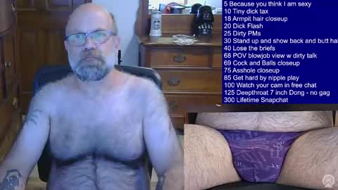 Snapshot of hairydaddybear69 chatting on September 12, 2025, 2:50 pm HairyDaddyBear69 online show from September 12, 2025, 2:50 pm