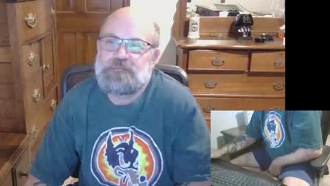 Snapshot of hairydaddybear69 chatting on November 19, 2025, 10:54 pm HairyDaddyBear69 online show from November 19, 2025, 10:54 pm