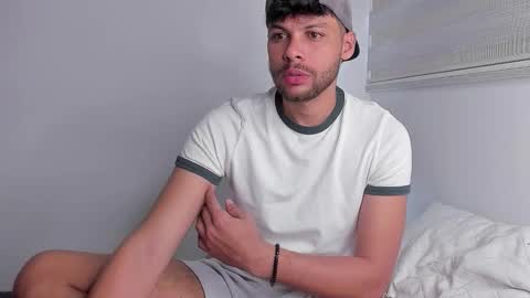 Independent       model  online show from February 13, 2026, 9:44 pm