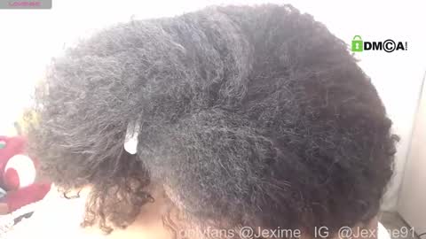 Snapshot of hallestrawberry69 chatting on March 10, 2025, 3:56 am HALLE online show from March 10, 2025, 3:56 am