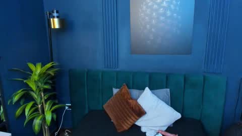 Halley Lorens online show from November 12, 2025, 7:24 pm