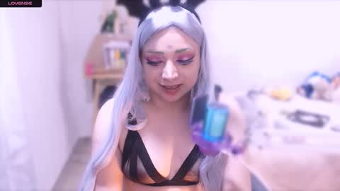 Snapshot of hana_hyuga1 chatting on October 24, 2025, 12:52 am Hana Hyuga . Please help me reach 200 thumbs up online show from October 24, 2025, 12:52 am