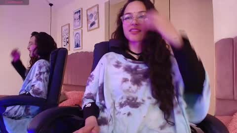 Snapshot of hanabie_ chatting on February 6, 2026, 3:33 am hanabie_ online show from February 6, 2026, 3:33 am