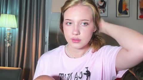 Snapshot of hanahwoods chatting on February 22, 2025, 10:20 pm hanahwoods online show from February 22, 2025, 10:20 pm