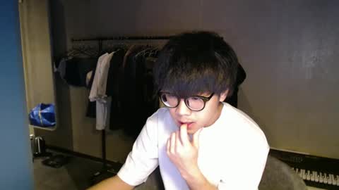 handsome_mannn online show from December 13, 2025, 11:32 pm