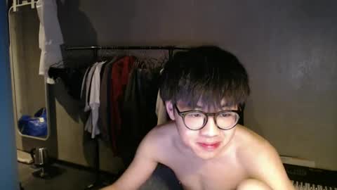handsome_mannn online show from April 17, 2026, 9:07 pm