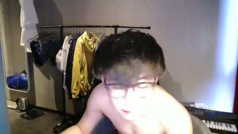 handsome_mannn online show from April 29, 2026, 4:44 pm