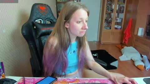 Mila online show from April 30, 2026, 12:11 pm