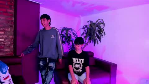 Snapshot of handsomeboys19 chatting on September 17, 2025, 1:29 am leonardfarrucknick and otis online show from September 17, 2025, 1:29 am