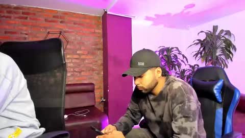 Snapshot of handsomeboys19 chatting on September 27, 2025, 1:38 pm leonardfarrucknick and otis online show from September 27, 2025, 1:38 pm