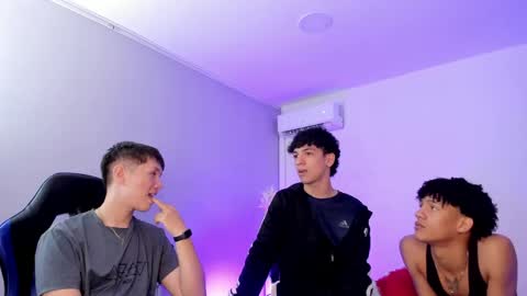 Snapshot of handsomeboys19 chatting on June 9, 2026, 8:20 pm leonardfarrucknick and otis online show from June 9, 2026, 8:20 pm