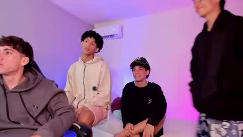 Snapshot of handsomeboys19 chatting on June 17, 2026, 12:46 am leonardfarrucknick and otis online show from June 17, 2026, 12:46 am