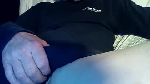 Snapshot of handsumload_11 chatting on November 18, 2025, 8:52 am handsumload_11 online show from November 18, 2025, 8:52 am