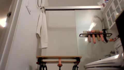 Snapshot of handysmurf chatting on December 7, 2024, 7:32 pm HandySmurf online show from December 7, 2024, 7:32 pm