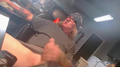 handystud33 online show from May 8, 2026, 9:03 am