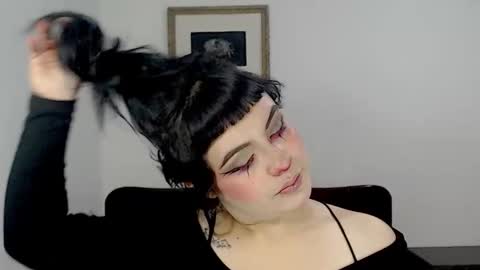 Snapshot of hanna99moon chatting on September 17, 2025, 4:41 pm JUANA online show from September 17, 2025, 4:41 pm