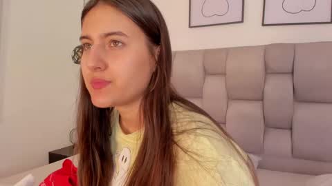 hanna__evans_ online show from October 5, 2025, 12:25 pm