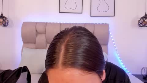 hanna__evans_ online show from February 4, 2026, 12:33 pm