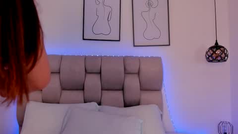 hanna__evans_ online show from February 28, 2026, 11:11 am