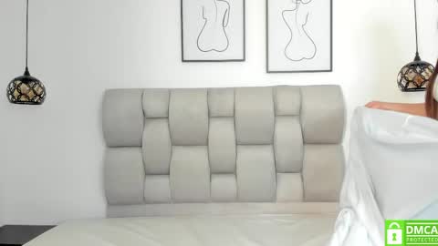 hanna__evans_ online show from April 22, 2026, 12:28 pm