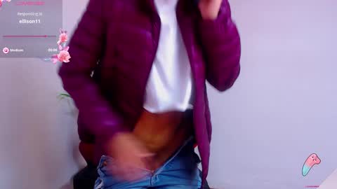 Snapshot of hanna_chloe chatting on December 16, 2024, 5:11 pm Sara online show from December 16, 2024, 5:11 pm