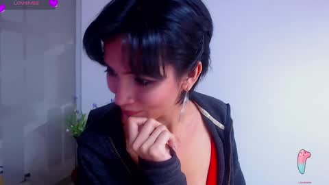 Snapshot of hanna_chloe chatting on February 13, 2025, 7:42 pm Sara online show from February 13, 2025, 7:42 pm