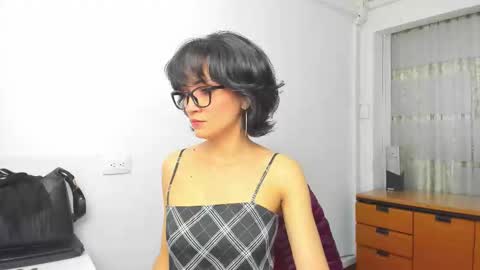 Snapshot of hanna_chloe chatting on October 1, 2025, 2:23 pm Sara online show from October 1, 2025, 2:23 pm