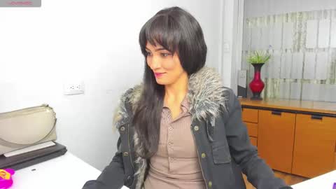 Snapshot of hanna_chloe chatting on November 19, 2025, 8:31 pm Sara online show from November 19, 2025, 8:31 pm